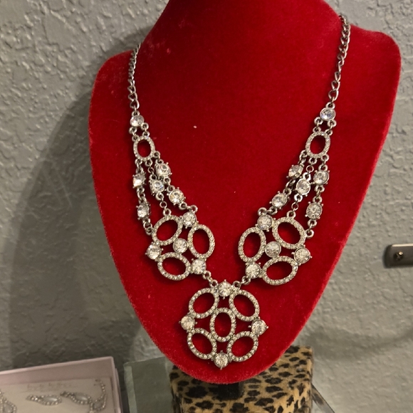 Elegant Silver Necklace with Crystal Accents - Picture 1 of 1